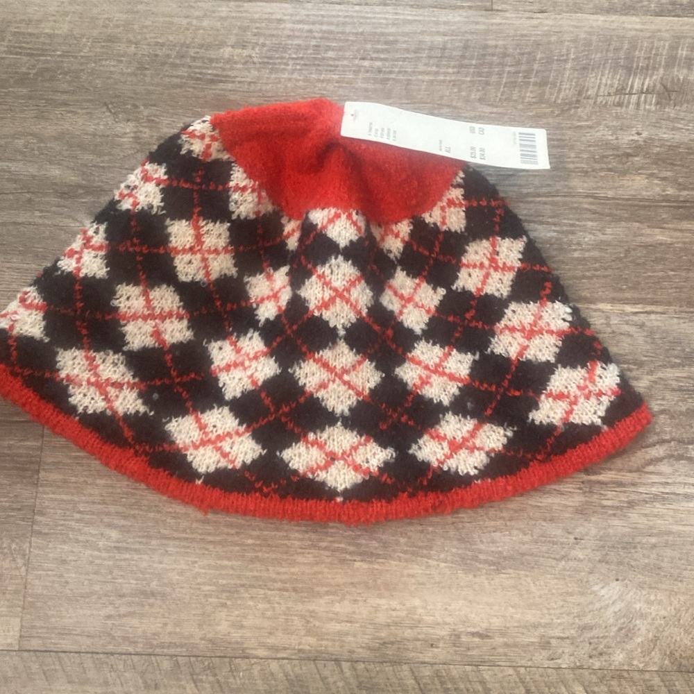 NWT UO textured bucket hat